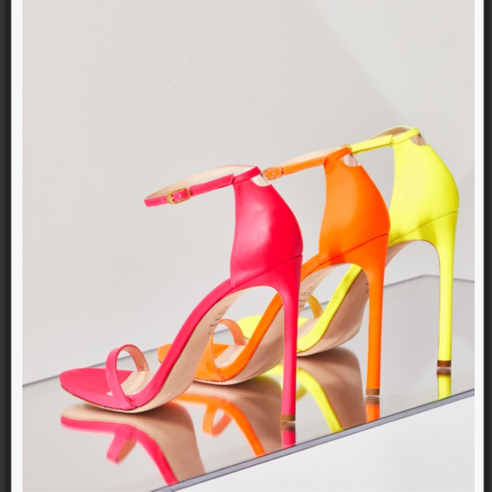 Stuart Weitzman Nudistcurve
Ankle Strap Sandal In Neon Blaze orange  4” 🍊 size 7